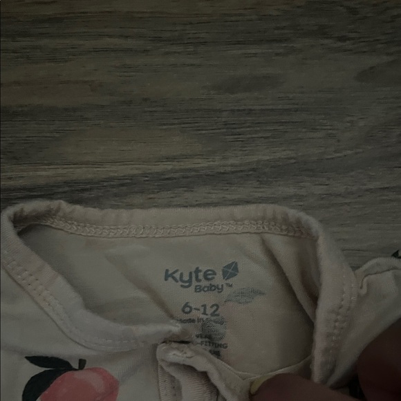 Kyte BABY Pink Peach Print Footie - Picture 2 of 4